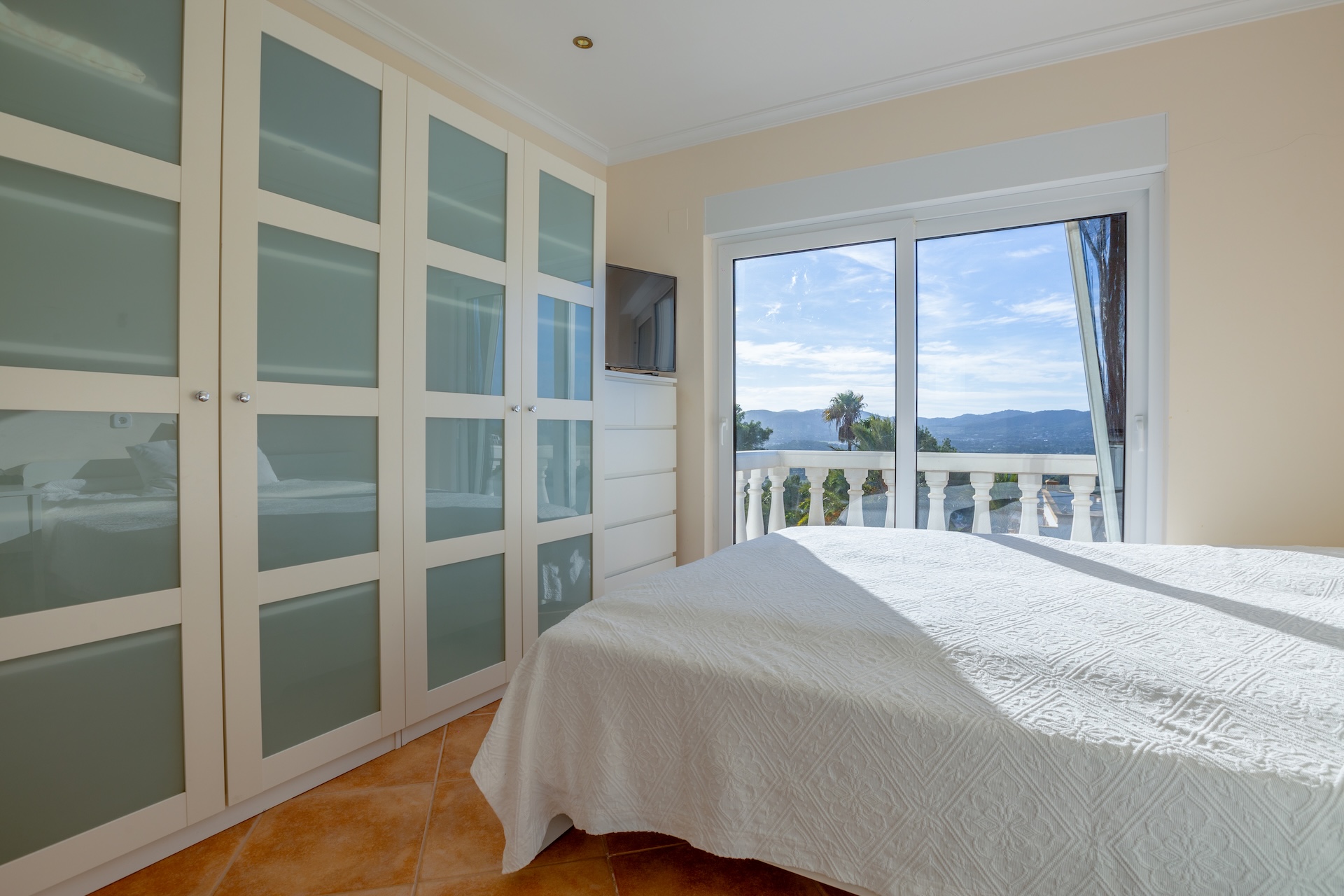 Resa Estates Ibiza sale te koop Villa hills Can Furnet bedroom 4.jpg